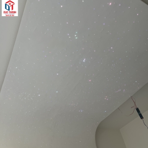 Trần Sao Lấp Lánh